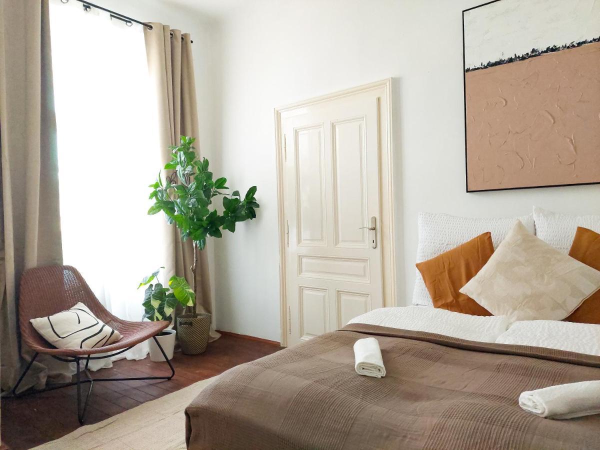 Appartement Hidden Garden - Spacious Modern - 1 Min To City Shuttle