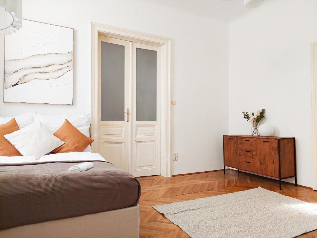 Hidden Garden - Spacious Modern - 1 Min To City Shuttle Appartement *