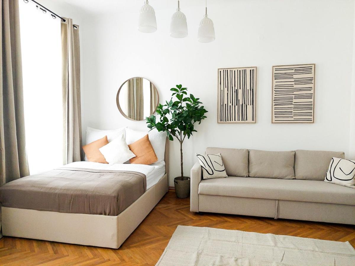 Hidden Garden - Spacious Modern - 1 Min To City Shuttle Apartment Wien