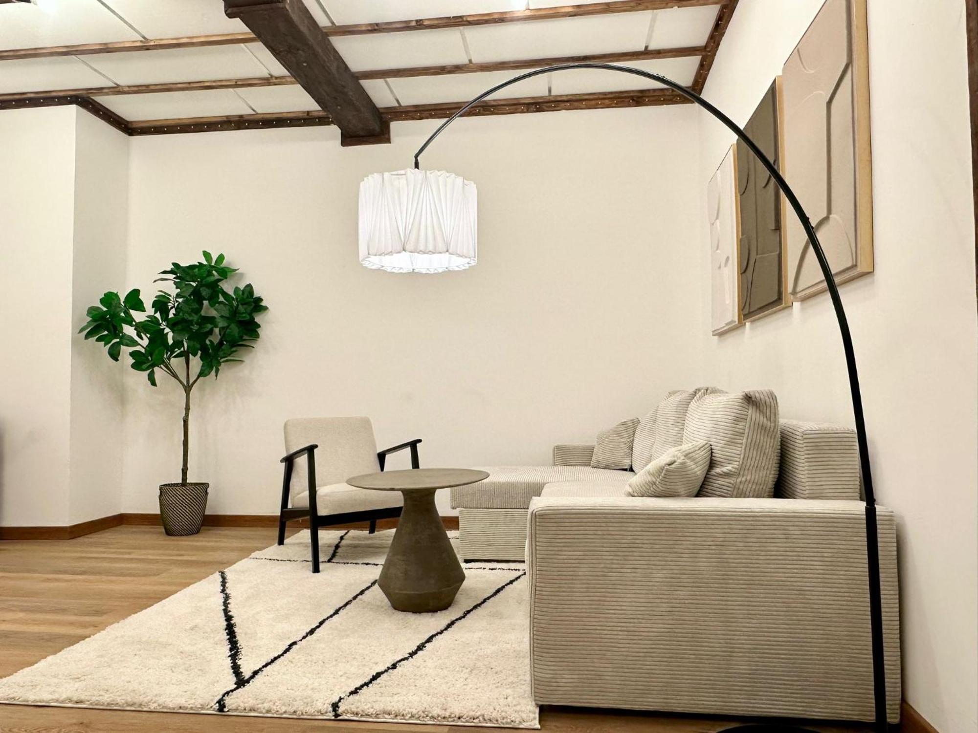 Hidden Garden - Spacious Modern - 1 Min To City Shuttle Apartment Wien