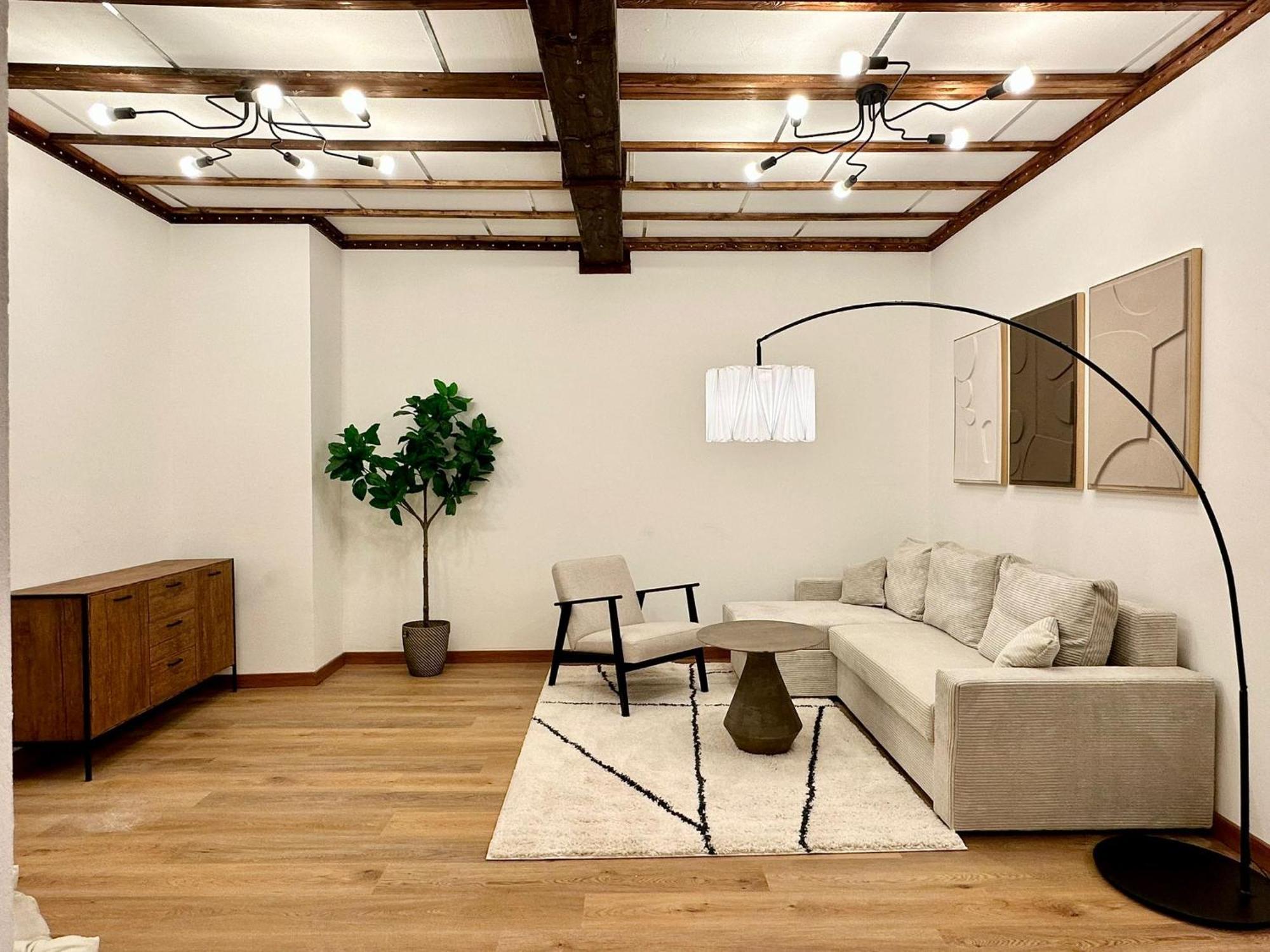 Hidden Garden - Spacious Modern - 1 Min To City Shuttle Wien